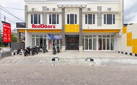 RedDoorz Syariah @ Kebraon